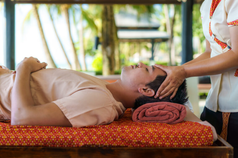 So bereitest du dich auf deine erste Thai Massage vor